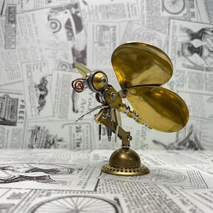 Farfalla meccanica Steampunk, scultura di insetto artigianale, arte unica di insetto meccanico / decorazione di insetto Steampunk / regalo per gli amanti degli insetti
