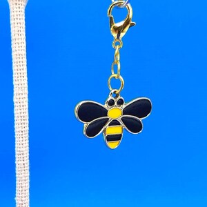 Charm Enamel Bee Badge Reel Accessory - Zipper Pull - Cell Phone                                 SKU 1225