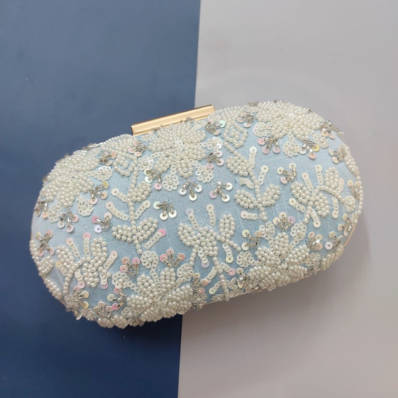 Pochette ovale bleu ciel en perles, cadeau de mariage, sac à main indien brodé à la main, boîte cadeau fiançailles, cadeaux de demoiselle d'honneur, cadeau de douche nuptiale image 1