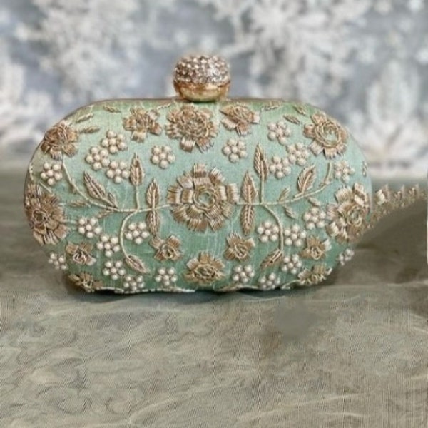 Pochette ovale zardozi vert menthe, cadeau de mariage, sac à main indien brodé fait main, boîte cadeau de fiançailles, cadeaux de demoiselle d'honneur, cadeau de douche nuptiale