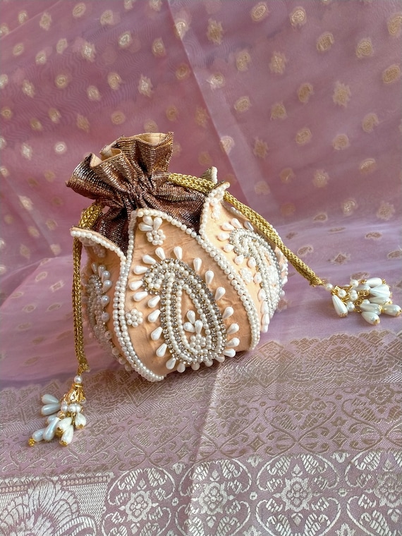 Embroidery Potli purse design for bride in Pakistan Order Now:-  @potlibags.pk 🌸 Potli Pouch For Women with hand Work Wedding Gift Party… |  Instagram