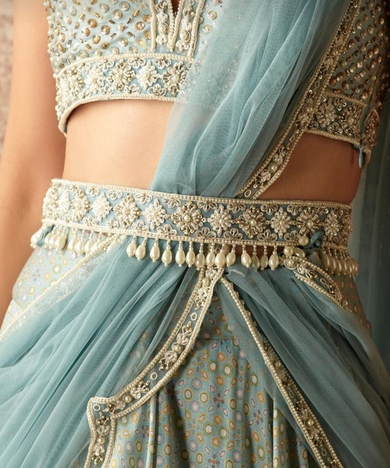 Indian wedding style!! Zardosi waist belt. #saree #sareefashion