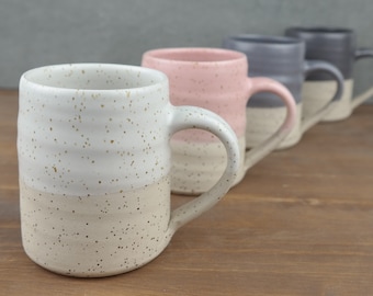 Tasse, handgemacht aus Ton (Spots), Punkte, handmade, getöpfert, Becher mit Henkel, Farben: rosa, weiß, grau, geeignet für die Spülmaschine