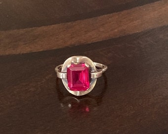 Vintage 10k Yellow Gold Emerald Cut Synthetic Ruby- Art Deco Style - Excellent Condition