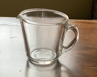 Pyrex Vintage "D" Handle 2 Cup Measuring Cup - #516 - No Metrics - Fair Condition
