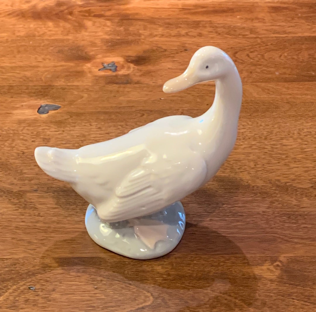 Vintage Lladró NAO Turned Duck Catalog 02000243 Circa 1970s Excellent