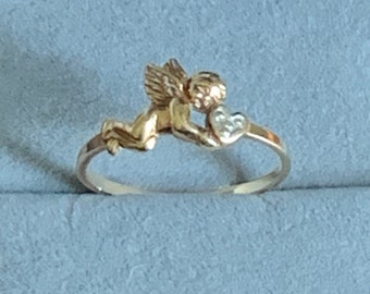 Vintage Michael Anthony 10k Yellow Gold Cherub Angel Holding Heart Ring – Size 8