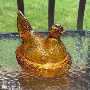 Vintage L.E. Smith 6” Golden Amber Glass Hen On Nest Dish With Chicks - Excellent Condition