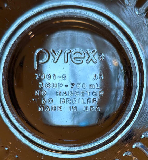 Vintage Pyrex 3 Cup Clear Glass Sculpted Mixing Bowl - No Tint