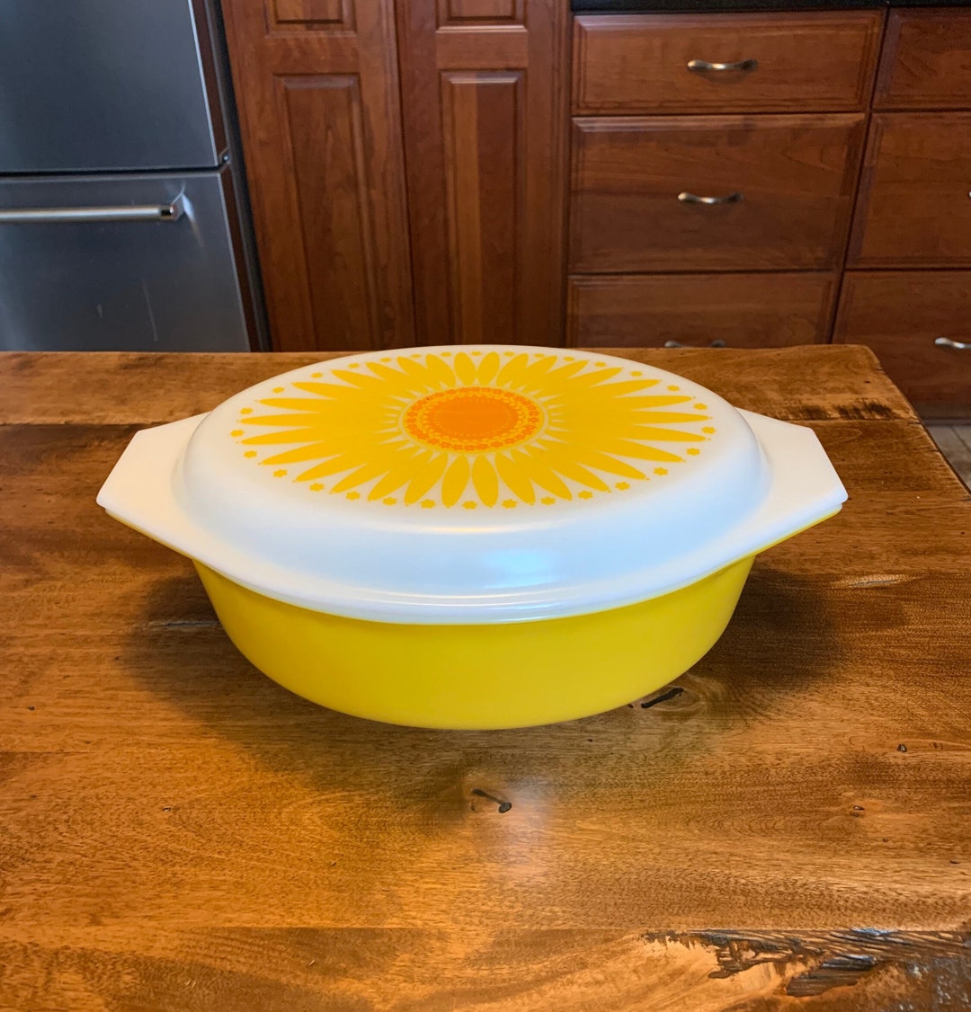 Vintage Pyrex Daisy Pattern 2 1/2 Qt. 045 Oval Casserole - Etsy
