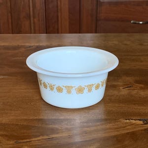 Vintage 1970’s Pyrex Butterfly Gold Butter Tub/Bowl - #75. - Excellent Condition