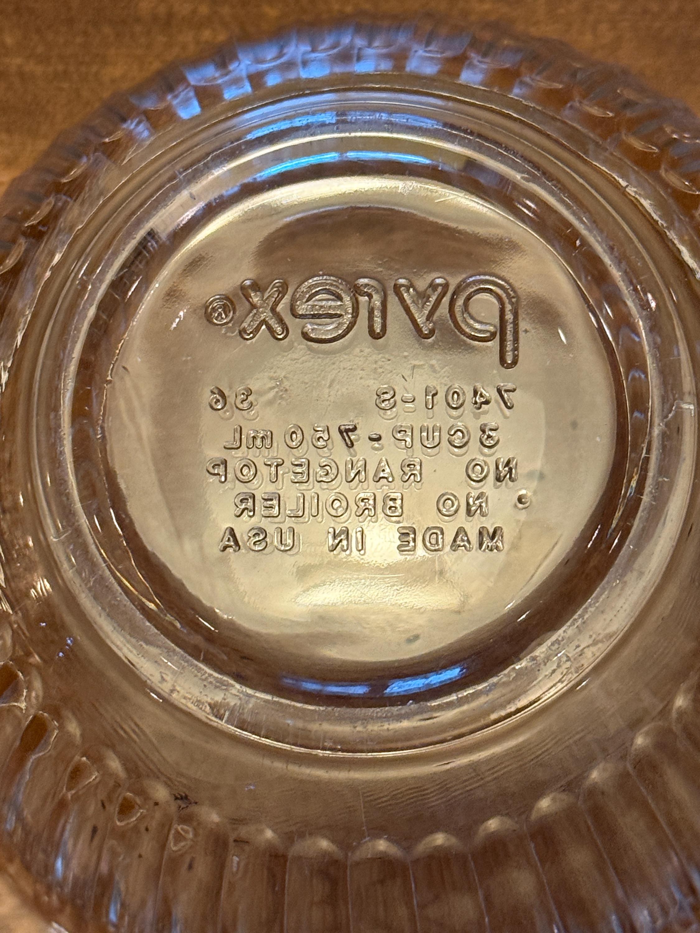 Vintage Pyrex 3 Cup Clear Glass Sculpted Mixing Bowl - No Tint
