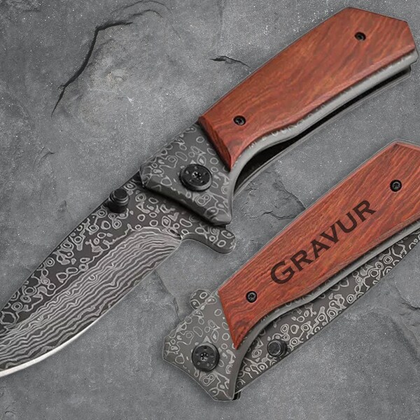 Engraved pocket knife in damask look. Personalized folding knife including engraving and wooden gift box