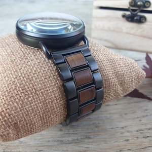 Gravierte Armbanduhr Roma aus Holz Echte Walnuss Herrenuhr Handgemacht Personalisiert Bild 4