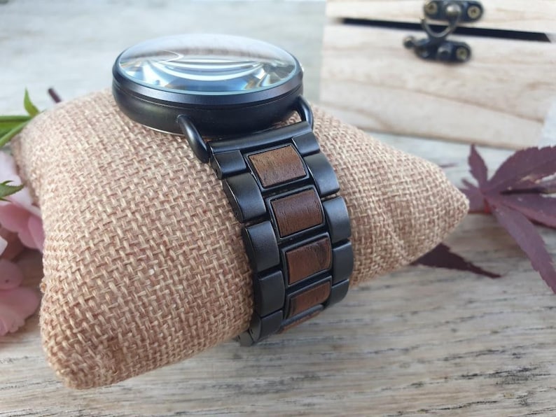 Gravierte Armbanduhr Roma aus Holz Echte Walnuss Herrenuhr Handgemacht Personalisiert Bild 4