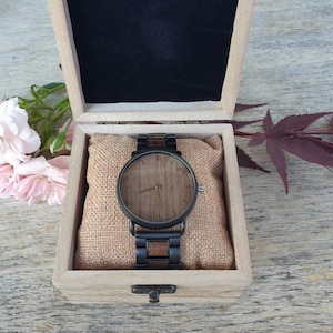 Gravierte Armbanduhr Roma aus Holz Echte Walnuss Herrenuhr Handgemacht Personalisiert Bild 2
