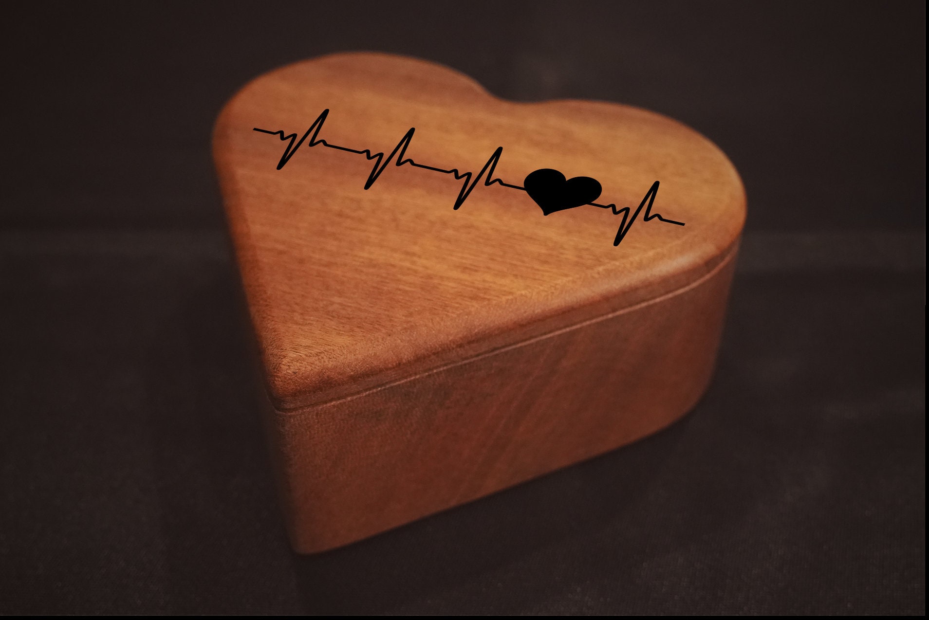 Great gift for the medical worker / Heartbeat jewelry box / Personalize it FREE