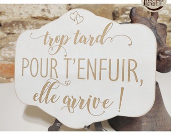 Pancarte de mariage "Trop tard pour t’enfuir elle arrive" Panneau pour enfant d'honneur, Plaque de mariage en bois, Panneau cortège humour