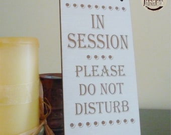 In Session Do Not Disturb-Schild, Therapie-Türhänger, hölzernes Geschäftsschild, Quiet Please Treatment In Progress-Schild, Büroschild, graviert