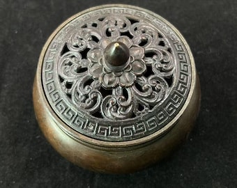 Queimador de incenso de bronze vintage com tampa, queimador de incenso de cobre japonês para cerimônia do chá, incensário de malha plana de latão para meditação, coletor de cinzas Zen P8103