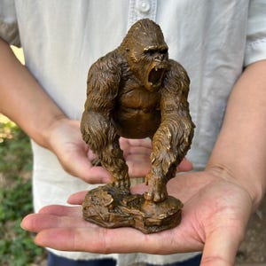 Mässingsgorillastaty Apa Skulptur Djurfigur Skrivbordsdekor Hemmakontor Gåva