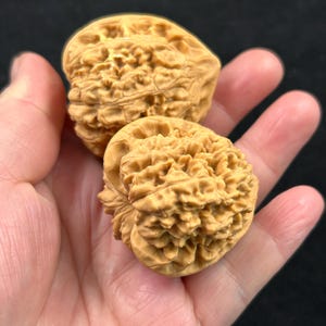 Natural Paired Walnut Hand Play Collectible Pf983