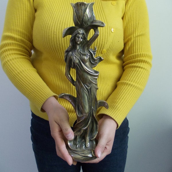 Décoration d'art occidentale cuivre bronze femme fille et sculpture de fleurs Figurine coulée à chaud portant un panier Statue en bronze décoration d'étagère moderne
