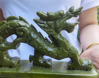 2024年龍年 大型天然彫刻グリーン翡翠龍風水フィギュア像彫刻、彫刻