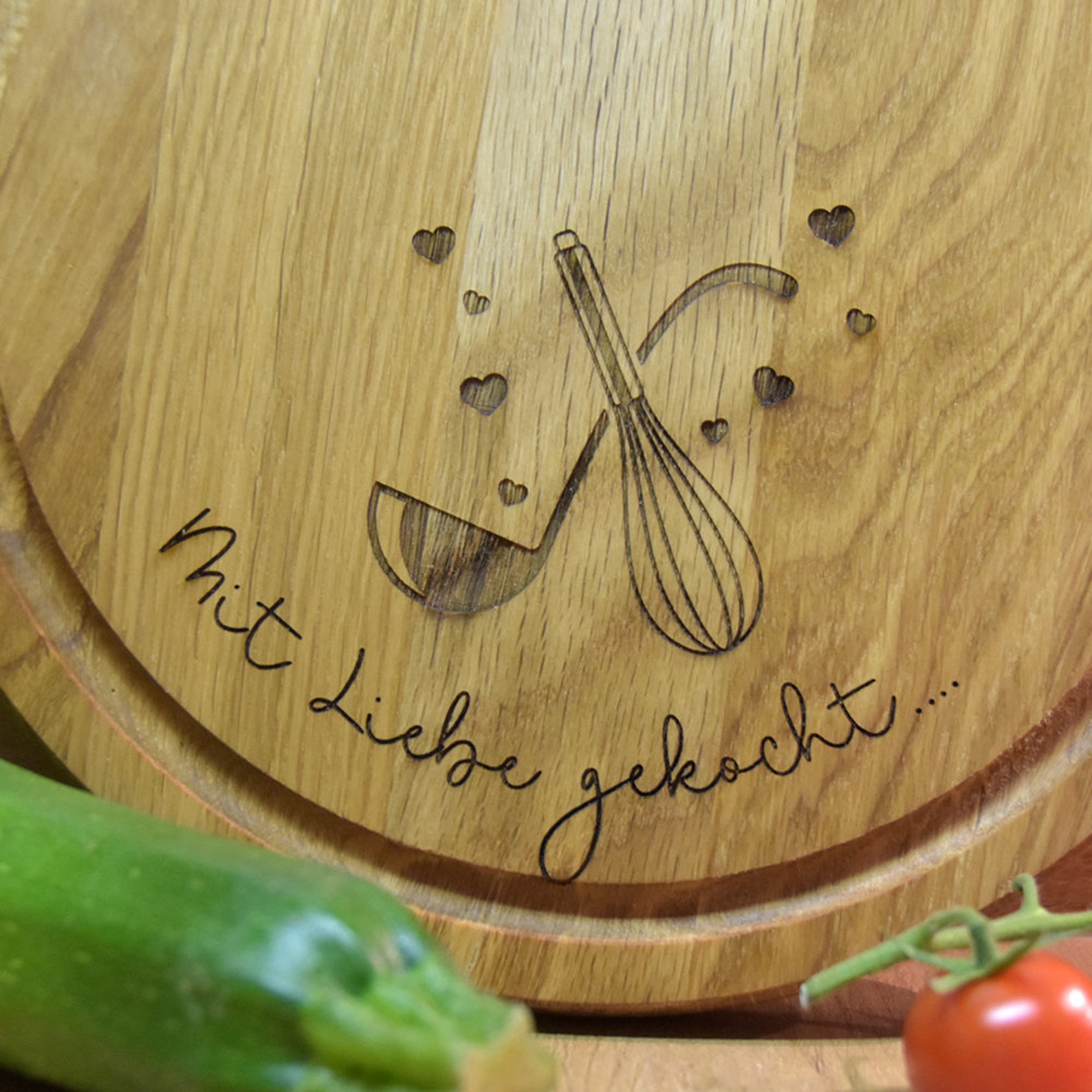 Bitte Bedient Euch Und Lasst Es Euch Schmecken Schneidebrett aus Eichenholz rund Lasst es euch schmecken. | Etsy