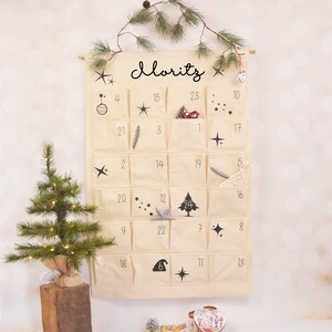 Adventskalender aus Stoff mit 24 Taschen zum Aufhängen & Wunschtext personalisierter Adventskalender zum Befüllen großer Adventskalender Bild 4