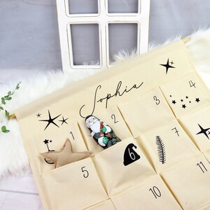 Adventskalender aus Stoff mit 24 Taschen zum Aufhängen & Wunschtext personalisierter Adventskalender zum Befüllen großer Adventskalender Bild 3