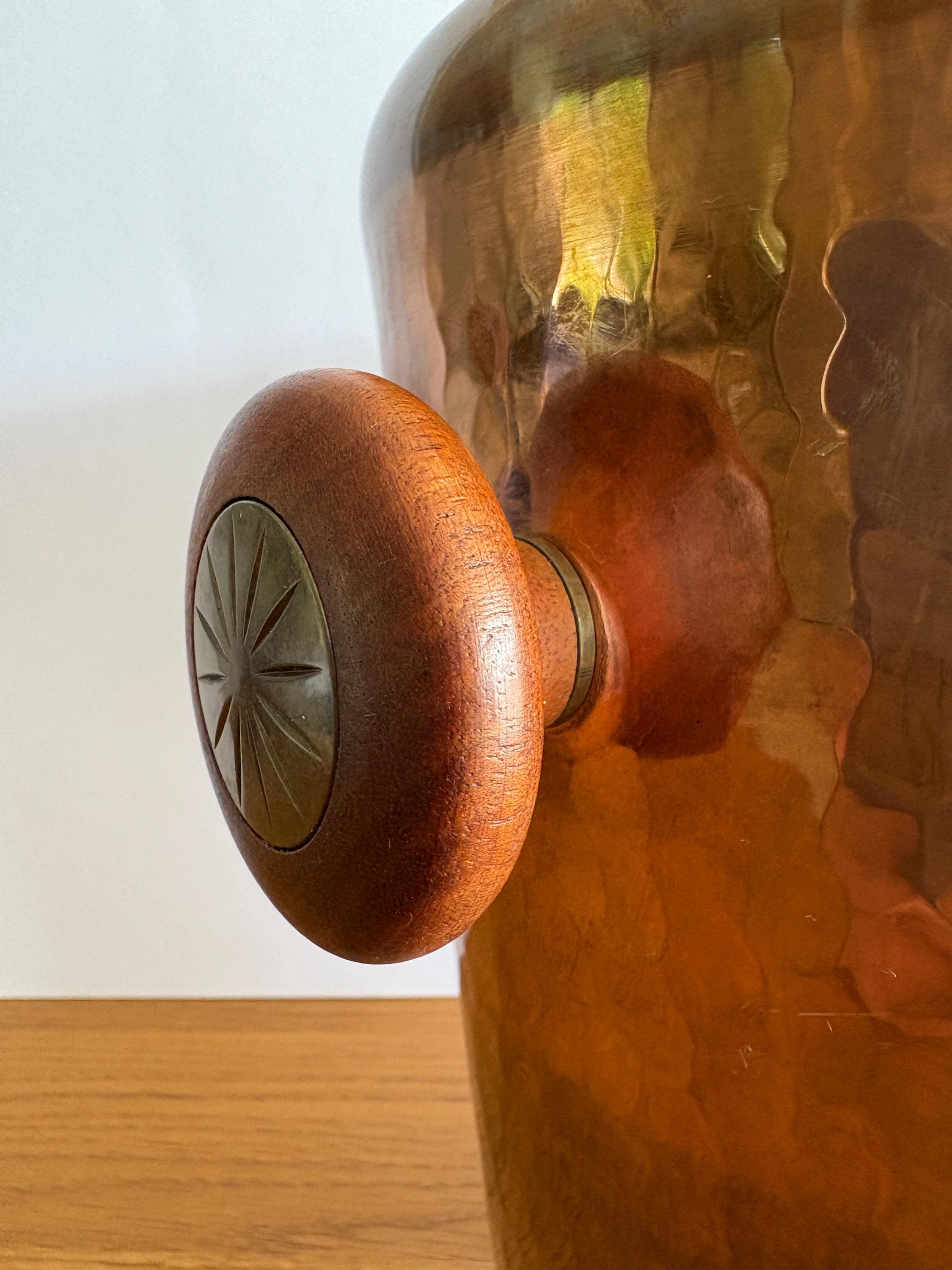 槌目銅製の大型ヴィンテージ スイス製シャンパンクーラー：1970年代の