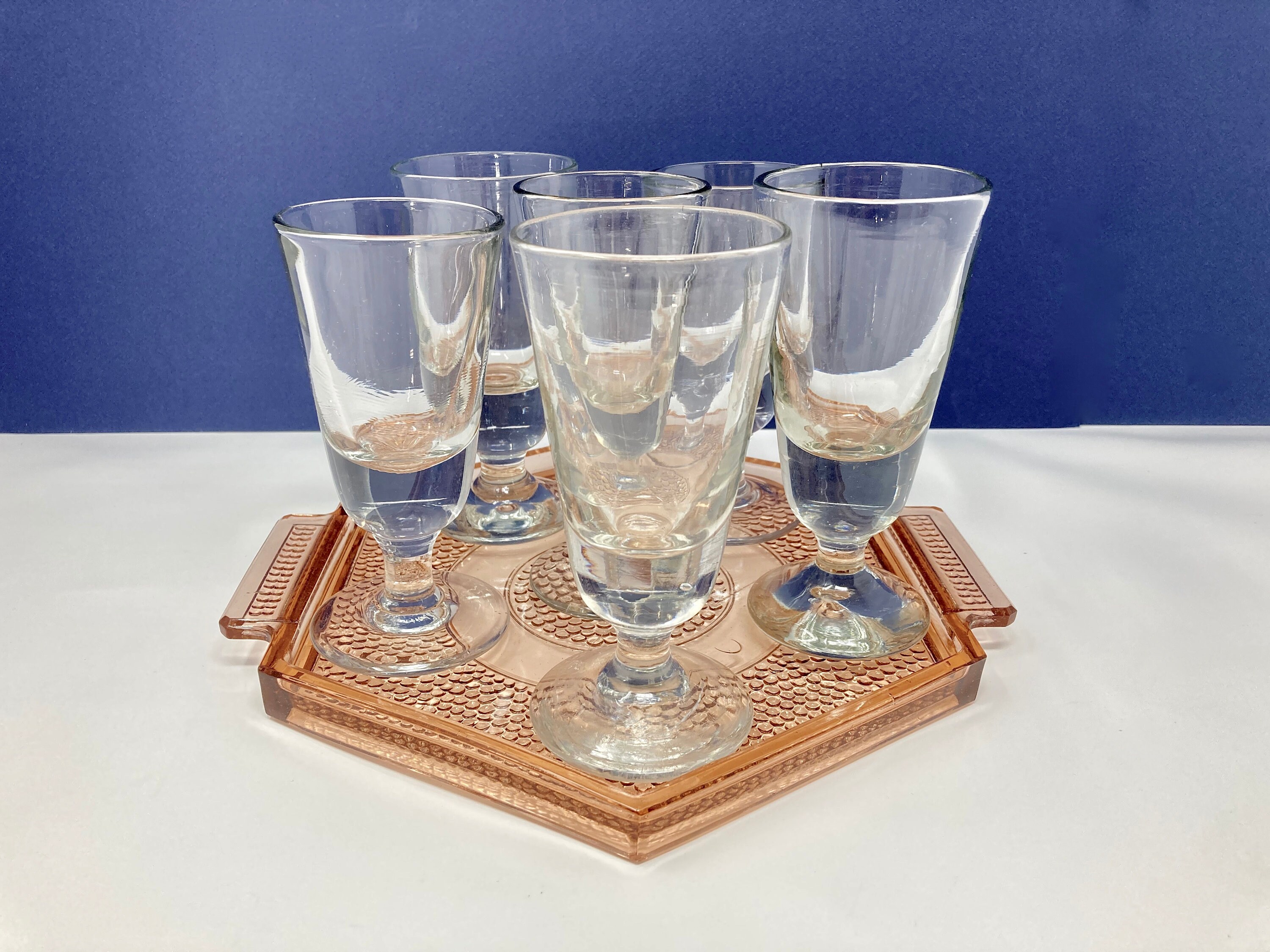 Ensemble de 6 Verres Bistrot Vintage Français et Plateau en Verre Dépression Rose