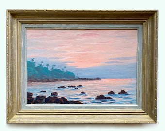 Grande peinture à l'huile originale française vintage de Basse-Guinée, paysage tropical encadré, lever de soleil sur le rivage de l'océan, paysage africain