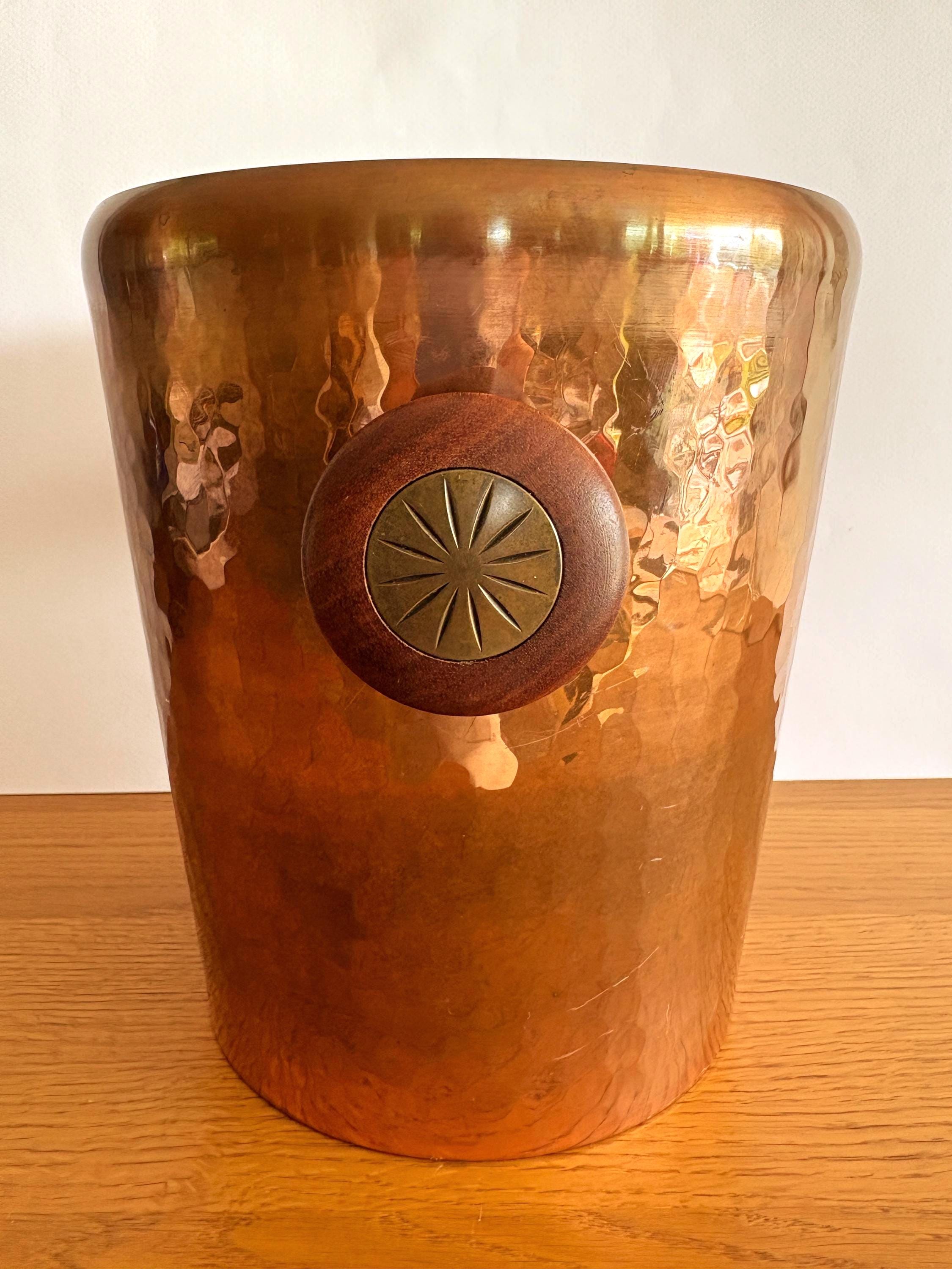 槌目銅製の大型ヴィンテージ スイス製シャンパンクーラー：1970年代の