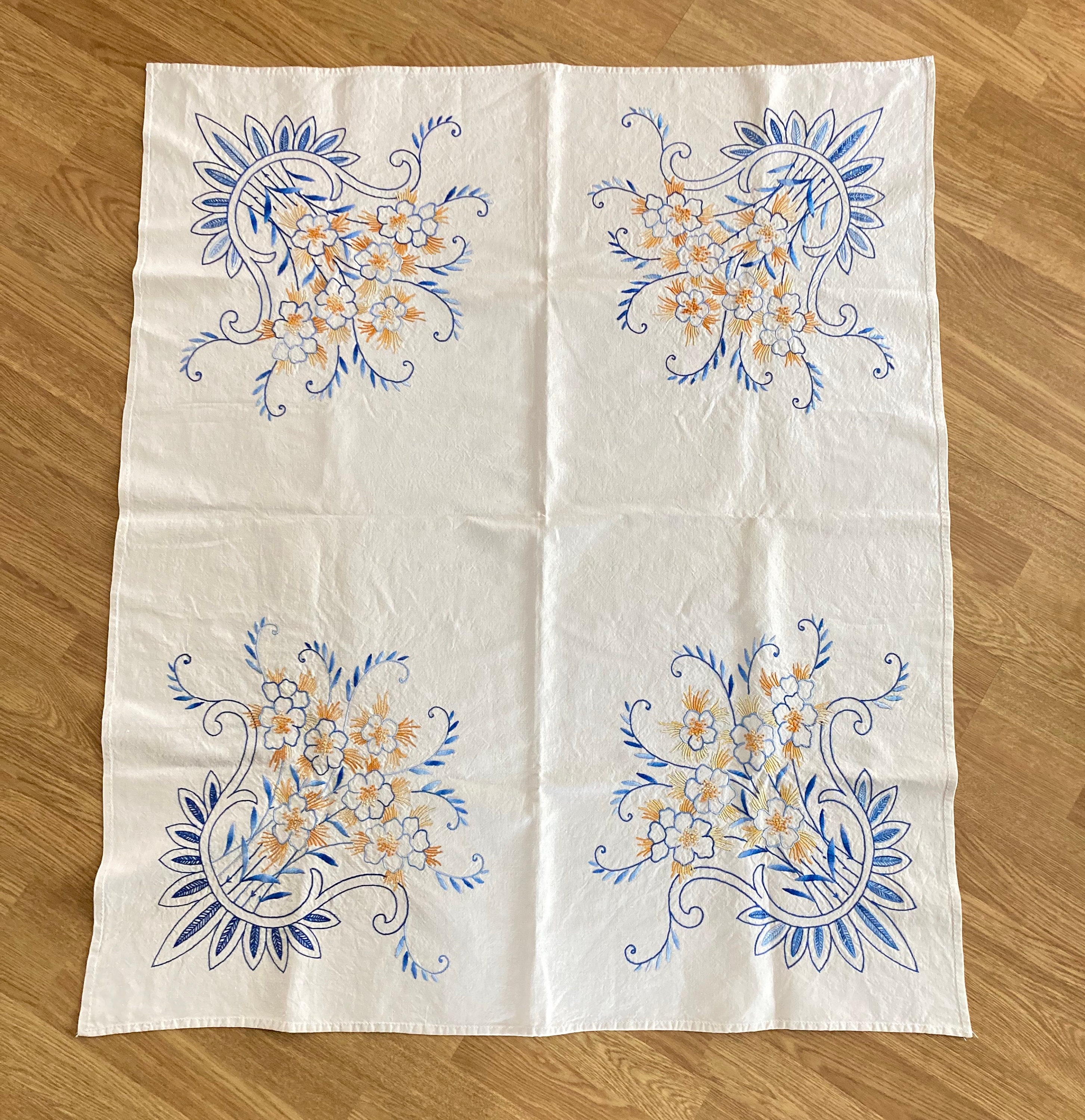 フランスヴィンテージ テーブルクロス　ハンドワーク　刺繍 フランス刺繍がかわいいテーブルクロスはかわいいアンティーク