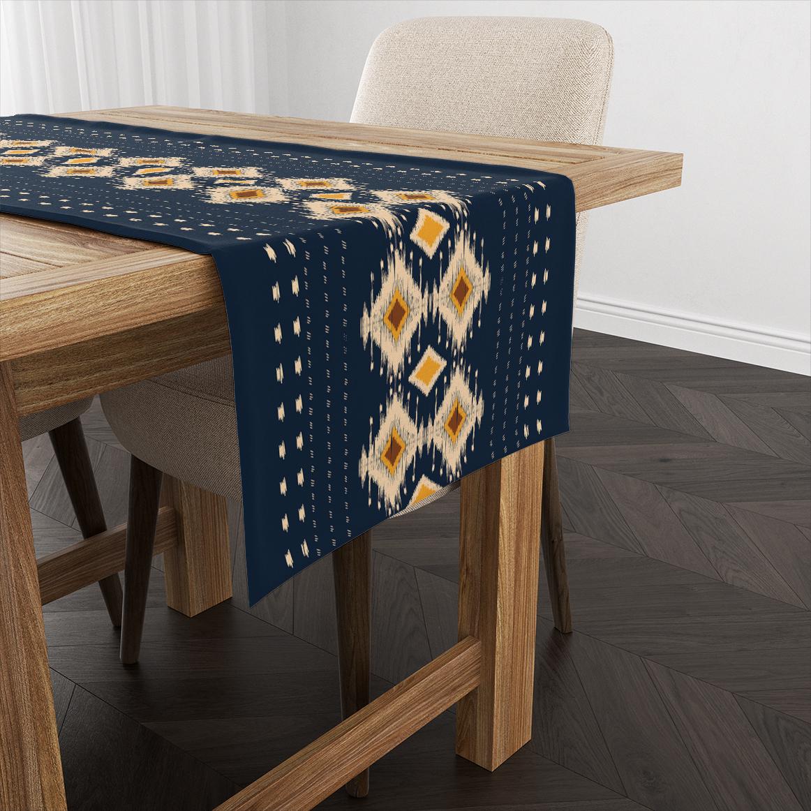 Geometrischer Scandi Style Ikat Print Tischläufer. Entenei Mineral Blau