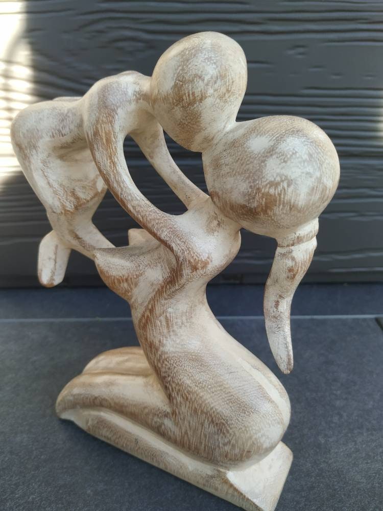 Art Abstrait. Sculpture Artisanale sur Bois. Femme/Enfant/ Maternité. de Couleur Beige Cérusé. Haut 