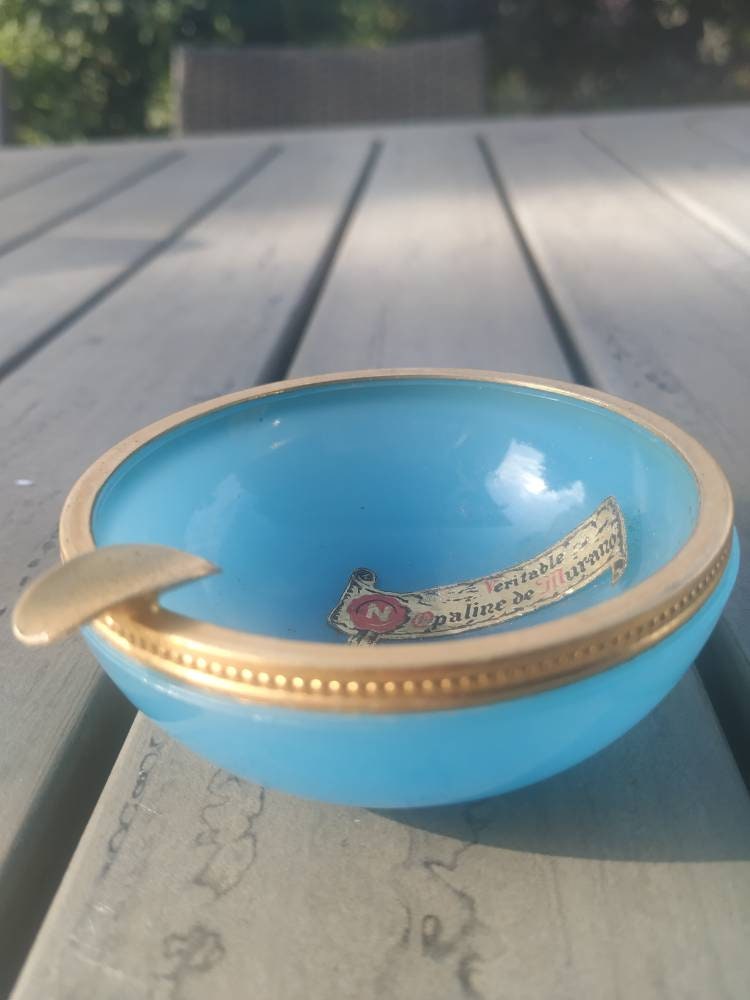 Vintage Années 70. Vide Poche/Cendrier en Véritable Opaline de Murano. Armatures Laiton. Diamètre 8 