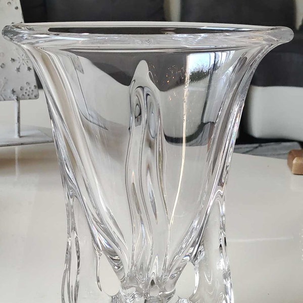 Vase Tulipier vintage en verre cristallin, estampillé Art Vannes France - Au design de forme libre à ondulations. Haut 23 cm