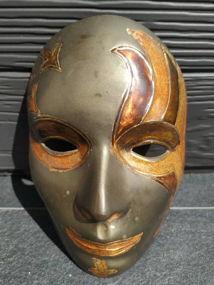 Masque Vénitien. en Laiton & Bronze. Aux Tons Gris et Cuivrés. Hauteur X Largeur. 17 12 cm. Attache 