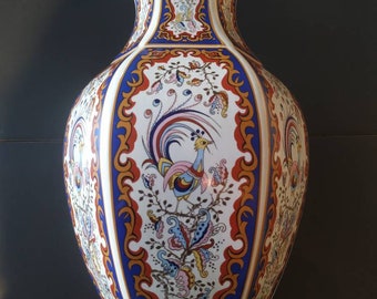 Large hexagonal vase in Chinese/Asian ceramic. Richly decorated. Peacock motifs/Floral & branch motifs/Decorative friezes. Signed