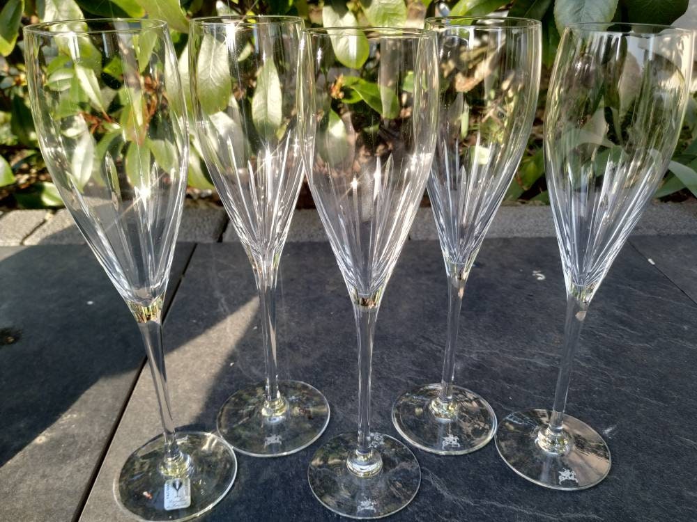 Vintage. Lot de 5 Grandes Flûtes à Champagne. en Cristal Fait Main, Soufflé Bouche. Cristallerie Har