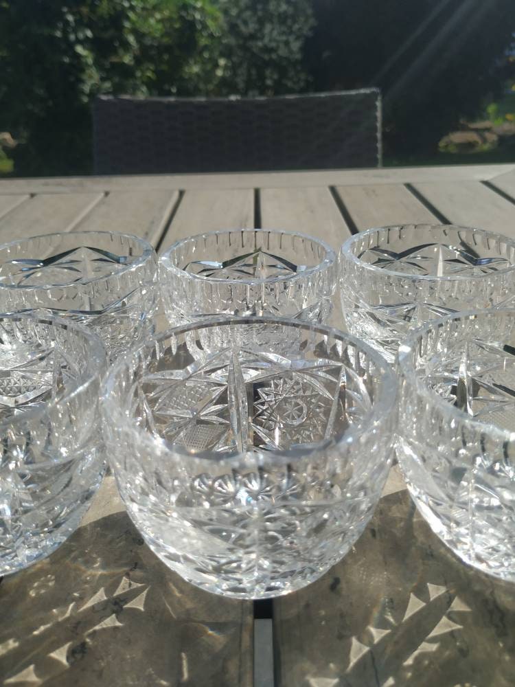 Lot de 6 Magnifiques Petites Coupelles en Cristal Bohème Finement Ciselées. Pouvant Faire Office Apé