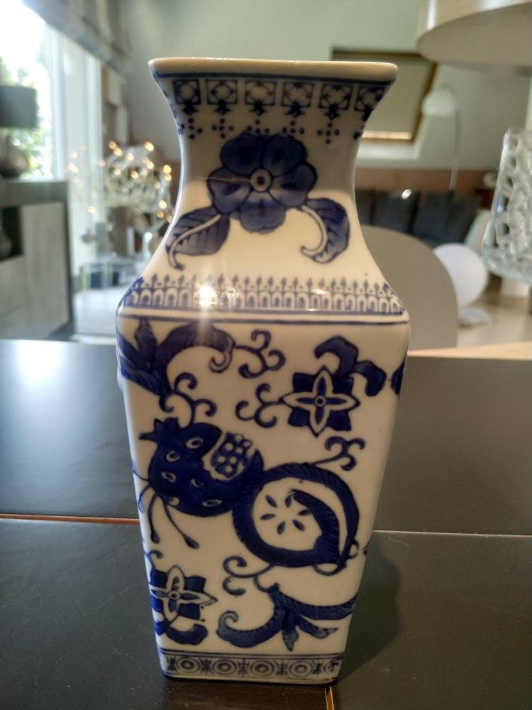 Vase Amphore Grec Antique en céramique finition glacée, à décor de Scènes de vie de la