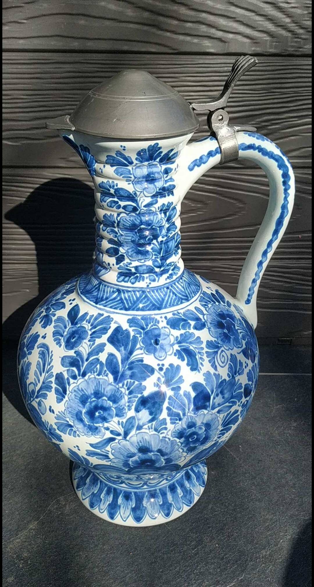 Vintage. Cruche Déco en Céramique. Signée Delft Fato Sous Le Dessous. Décoration Motifs Floraux Cama