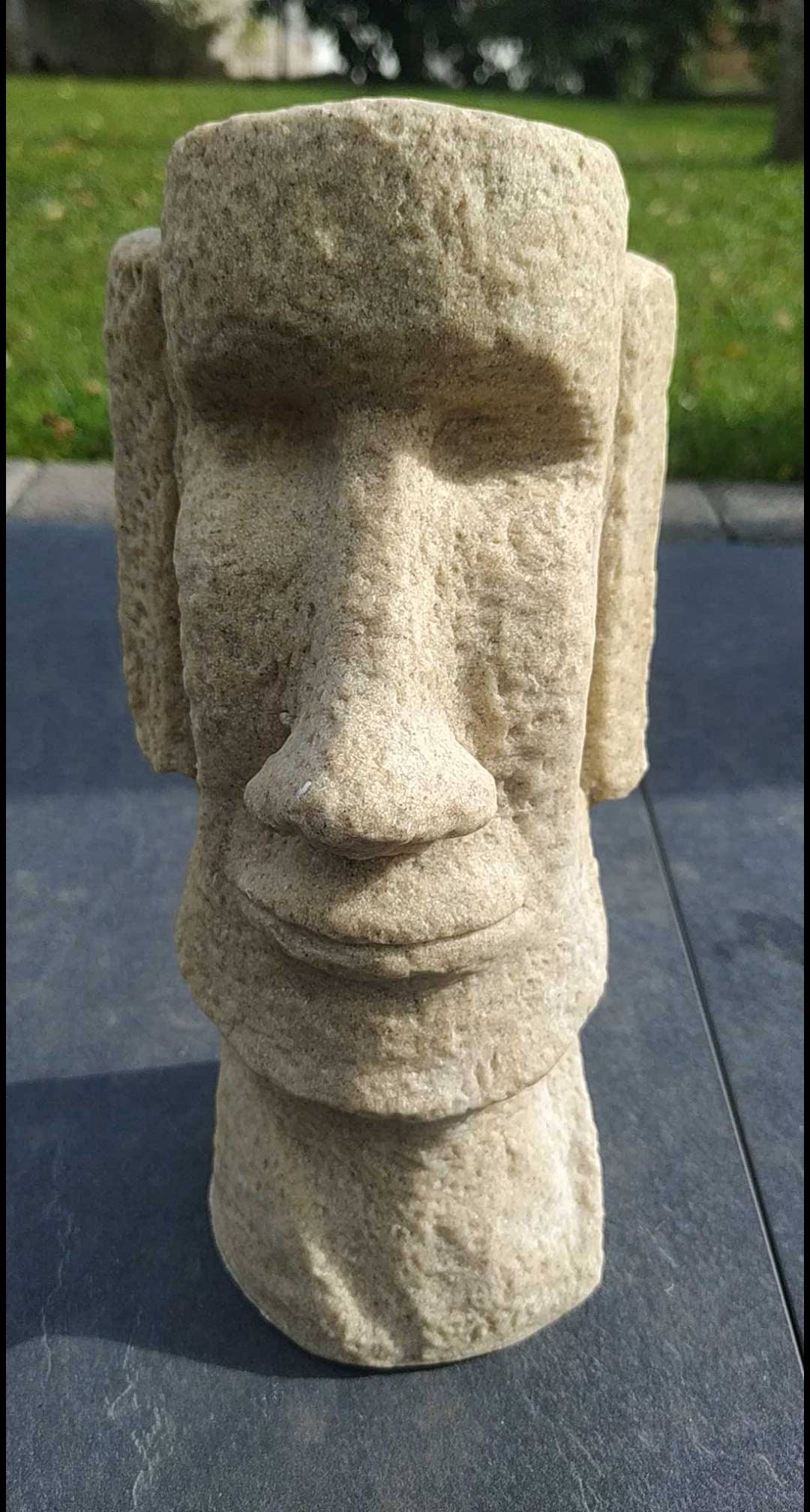 statue/Sculpture Moai de L Île Pâques Rapa Nui. en Résine Pierres Moulées Couleur Beige. Hauteur 23 