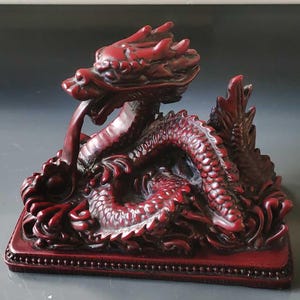 Sculpture/Figurine Chinese Fire-Breathing Dragon/Feng-Shui/Good Fortune, in polyresin with burgundy red patina - Dim 13 x 9 cm