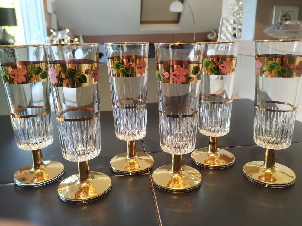 Lot de 6 Flûtes à Champagne en Cristal Taillé Motifs Écailles. Style Art Déco. A Décor Floraux Rosés