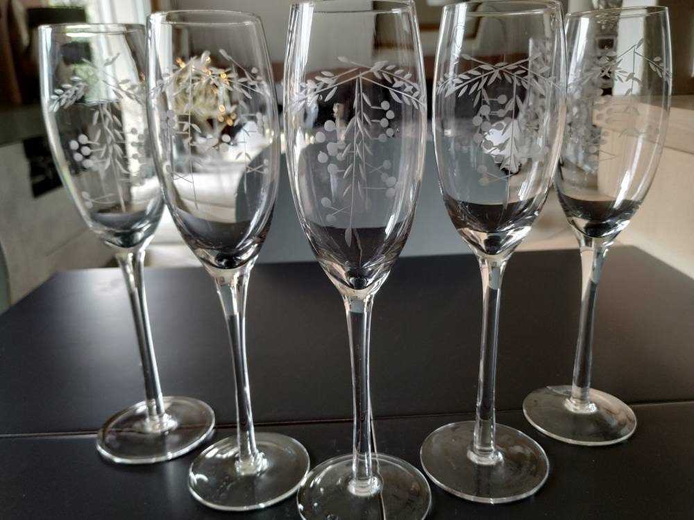 Art Déco. Lot de 5 Grandes Flutes à Champagne en Cristal Taillé. A Décor D Épis Blé/Motifs Floraux B